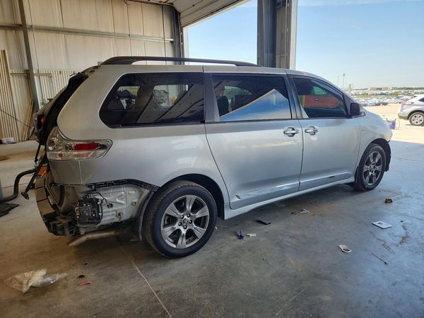 2019 TOYOTA SIENNA SE/SE Premium