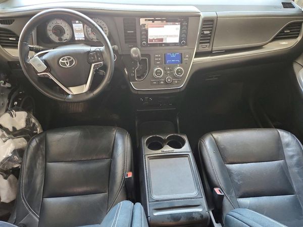 2019 TOYOTA SIENNA SE/SE Premium