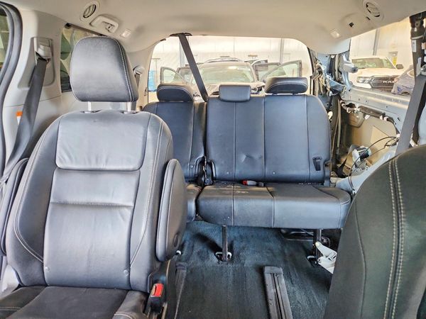 2019 TOYOTA SIENNA SE/SE Premium