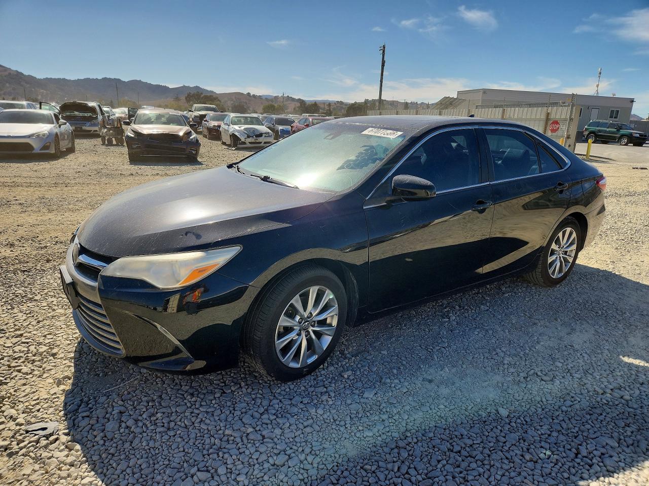 2017 TOYOTA CAMRY LE/SE/XLE/XSE — Front 3/4