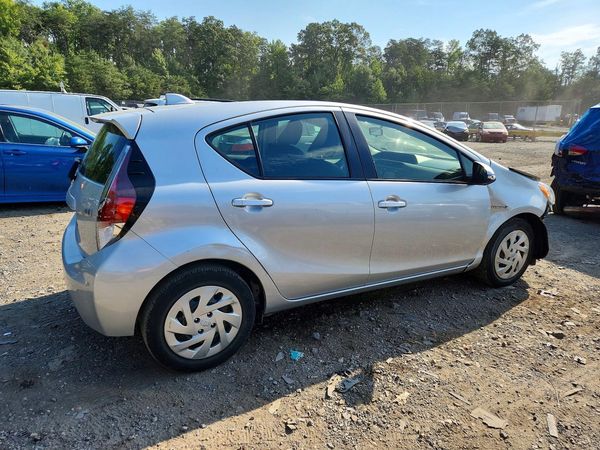 2016 TOYOTA PRIUS