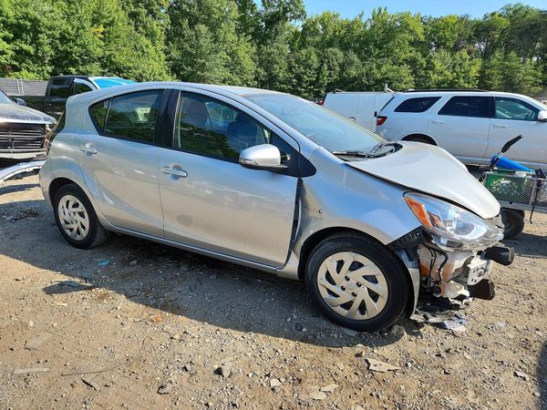 2016 TOYOTA PRIUS