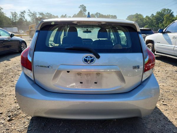 2016 TOYOTA PRIUS