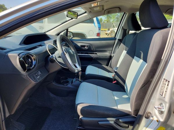 2016 TOYOTA PRIUS