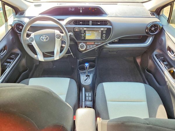 2016 TOYOTA PRIUS