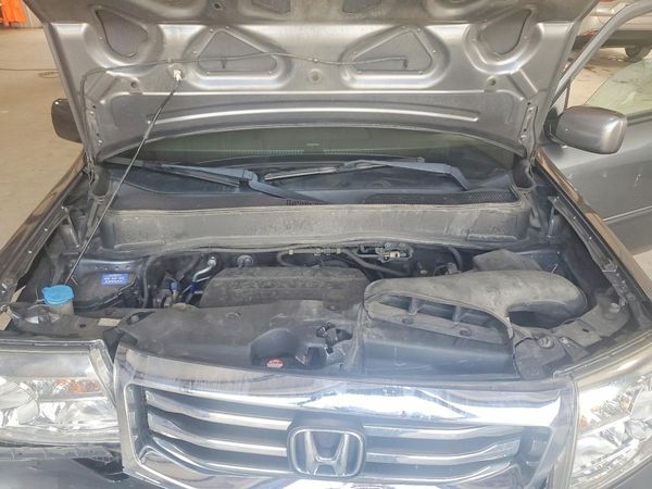 2012 HONDA PILOT EX-L — Engine bay