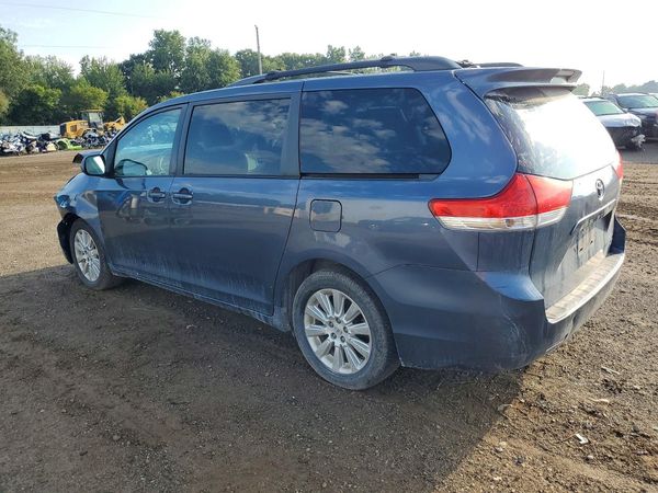 2014 TOYOTA SIENNA