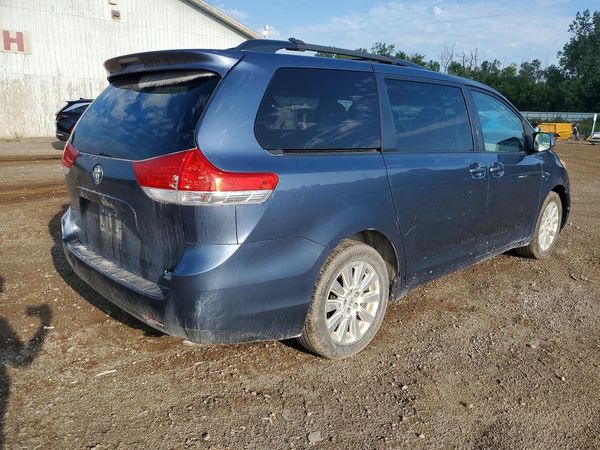 2014 TOYOTA SIENNA