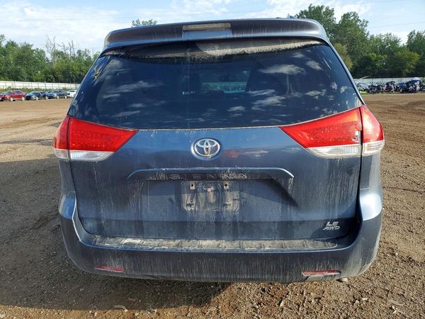 2014 TOYOTA SIENNA