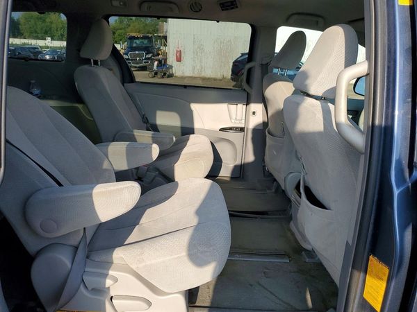 2014 TOYOTA SIENNA