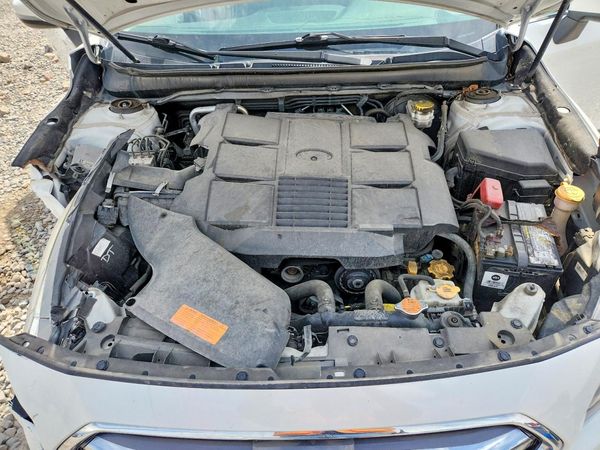 2018 SUBARU OUTBACK Limited+M/R+ES+NAVI — Engine bay