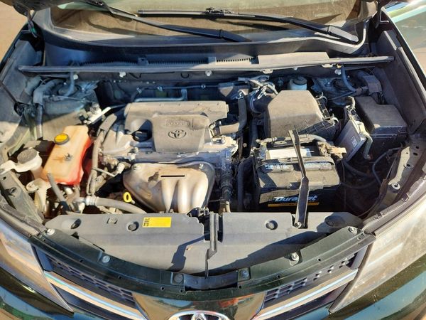 2013 TOYOTA RAV4 Sports — Engine bay