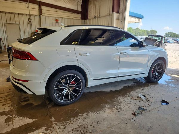 2022 AUDI Q8