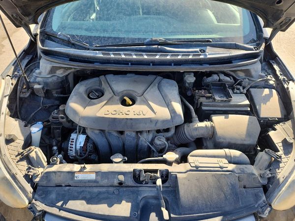 2012 HYUNDAI ELANTRA LI GLS(Middle grade) — Engine bay