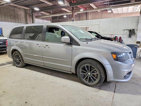 2016 DODGE CARAVAN R/T — Passenger 3/4
