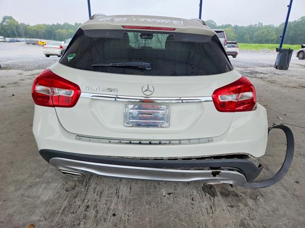 2017 MERCEDES-BENZ GLA GLA250
