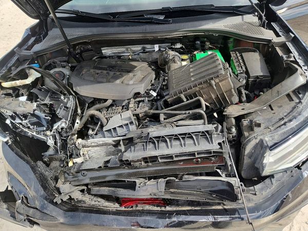 2022 VOLKSWAGEN TIGUAN SE — Engine bay