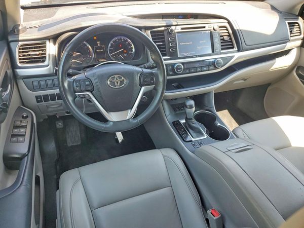 2015 TOYOTA HIGHLANDER