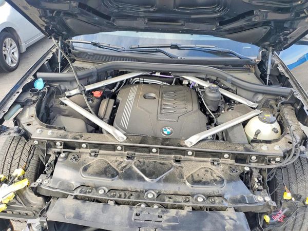 2022 BMW X7 — Engine bay
