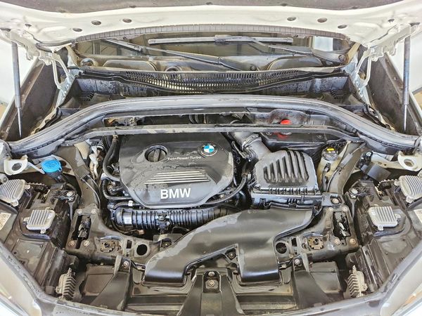 2018 BMW X1 xDrive28i — Engine bay