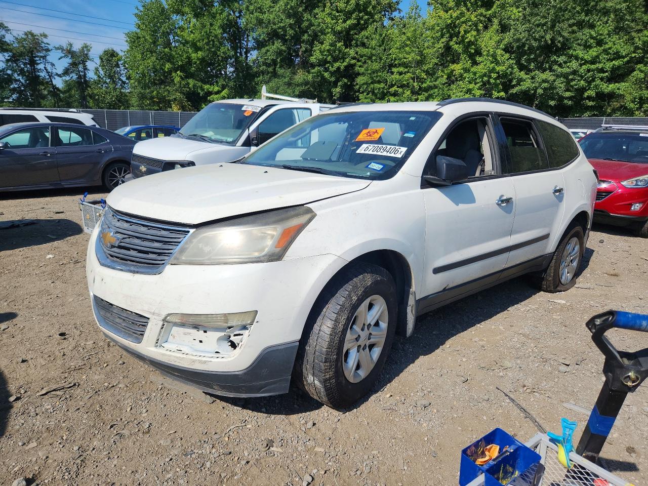 2014 CHEVROLET TRAVERSE LS — Front 3/4