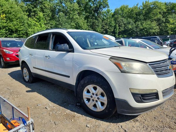 2014 CHEVROLET TRAVERSE LS — Passenger 3/4