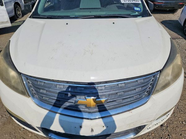2014 CHEVROLET TRAVERSE LS — Engine bay