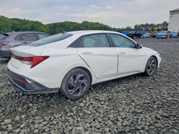 2024 HYUNDAI ELANTRA SEL w/ Convenience Pkg