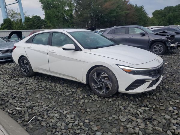 2024 HYUNDAI ELANTRA SEL w/ Convenience Pkg