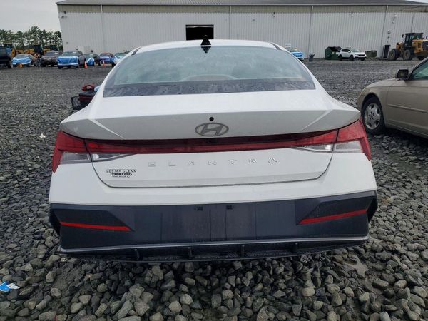 2024 HYUNDAI ELANTRA SEL w/ Convenience Pkg