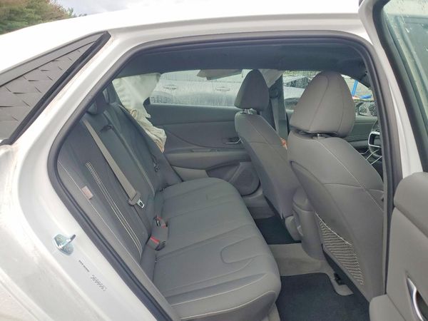 2024 HYUNDAI ELANTRA SEL w/ Convenience Pkg