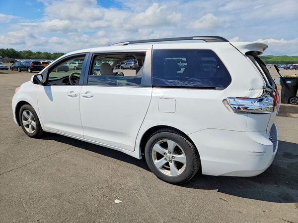 2012 TOYOTA SIENNA