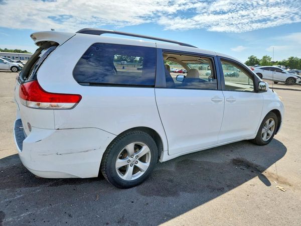 2012 TOYOTA SIENNA