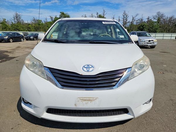 2012 TOYOTA SIENNA