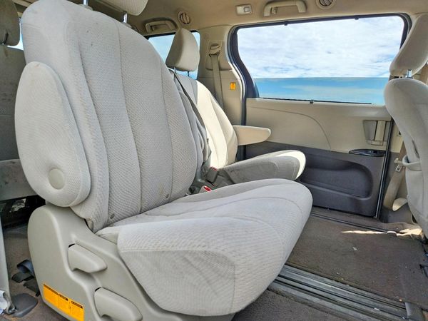 2012 TOYOTA SIENNA