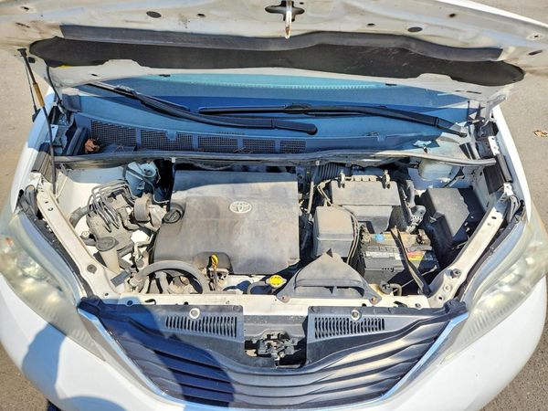2012 TOYOTA SIENNA