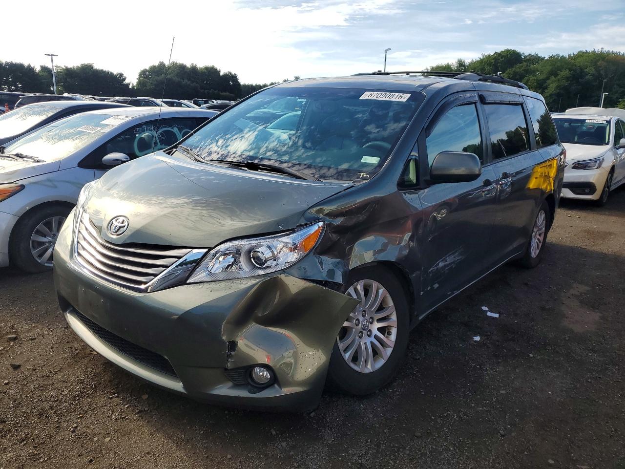 2013 TOYOTA SIENNA