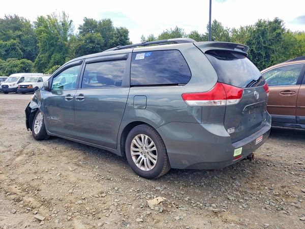 2013 TOYOTA SIENNA