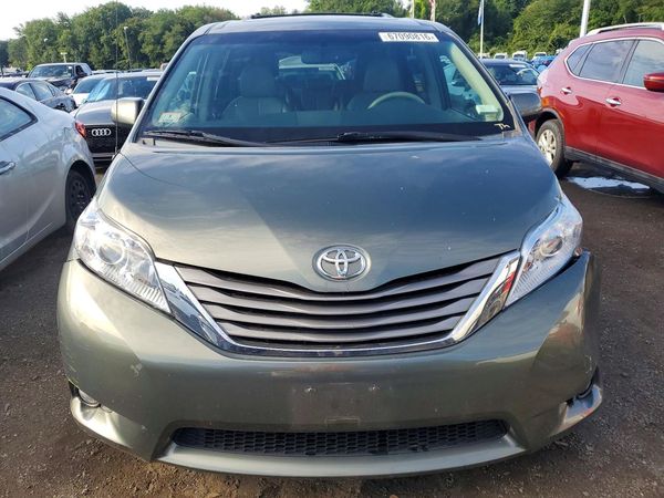 2013 TOYOTA SIENNA