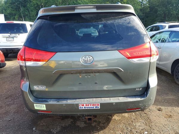 2013 TOYOTA SIENNA