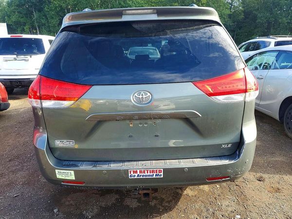 2013 TOYOTA SIENNA
