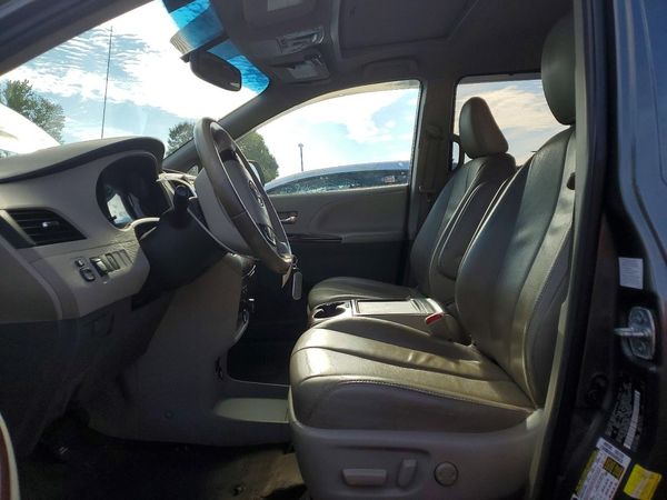 2013 TOYOTA SIENNA