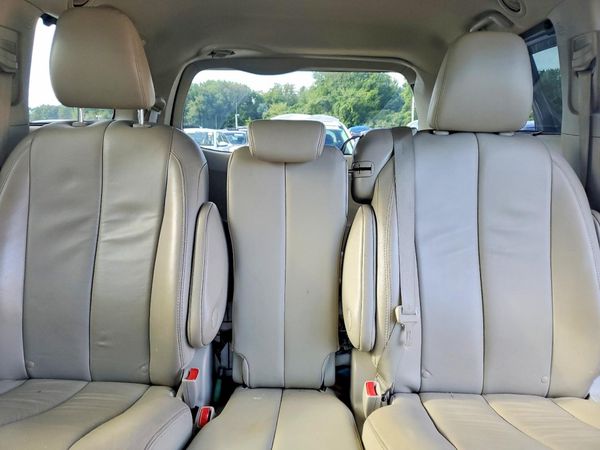 2013 TOYOTA SIENNA