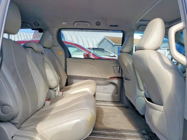 2013 TOYOTA SIENNA