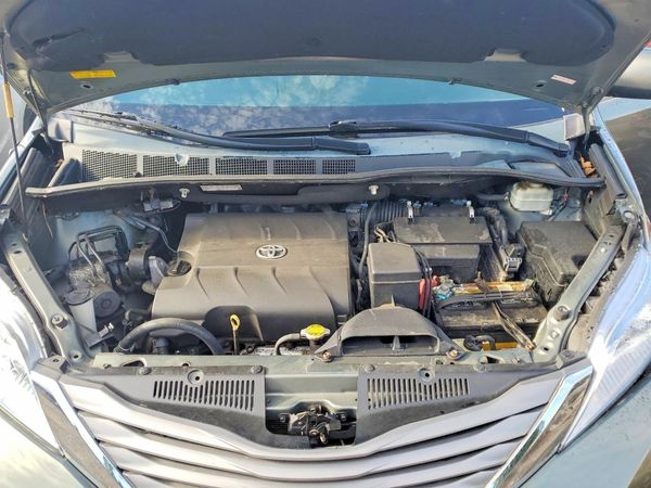 2013 TOYOTA SIENNA