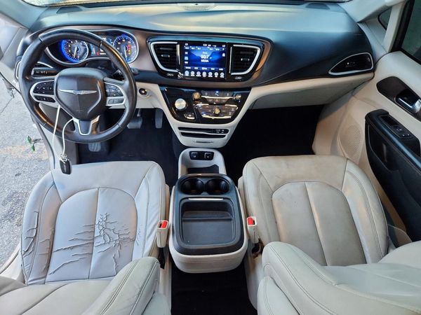2017 CHRYSLER PACIFICA