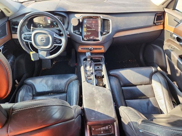 2016 VOLVO XC90