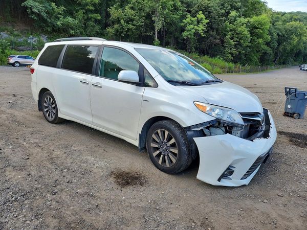 2019 TOYOTA SIENNA