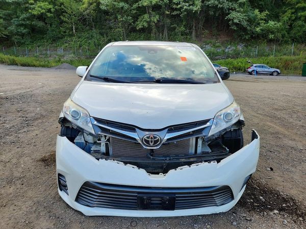 2019 TOYOTA SIENNA