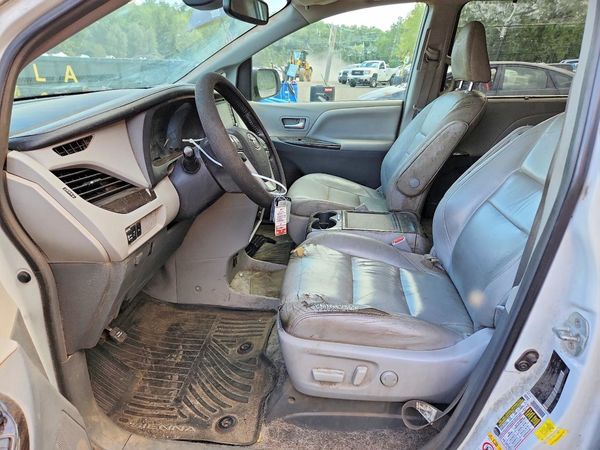 2019 TOYOTA SIENNA